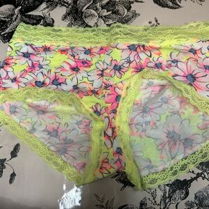 NWT Victoria’s Secret Boyshort Panty SIZE M